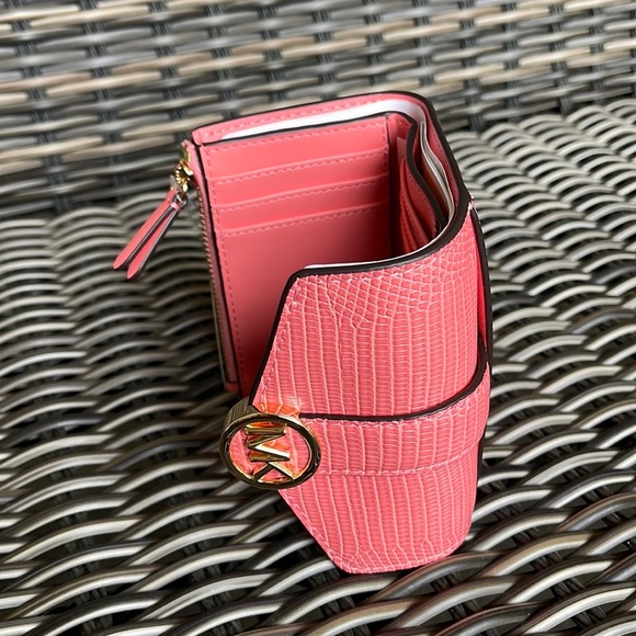 MICHAEL KORS CARMEN MEDIUM FLAP LOGO BIFOLD WALLET GRAPEFRUIT - Picture 10 of 16